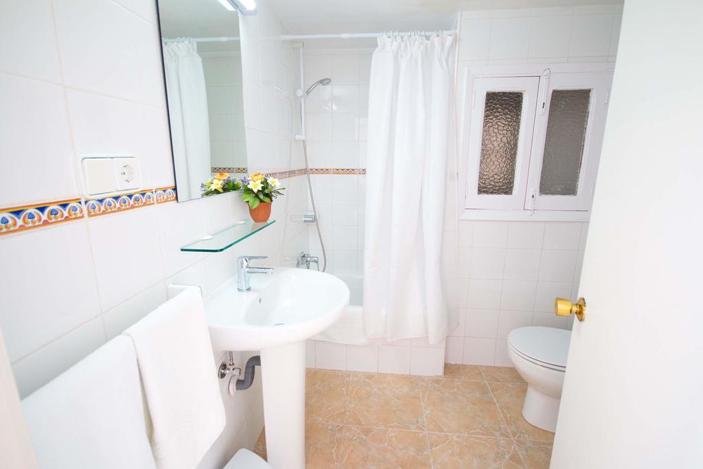 Hostal Los Pinos Es Cana Eksteriør bilde