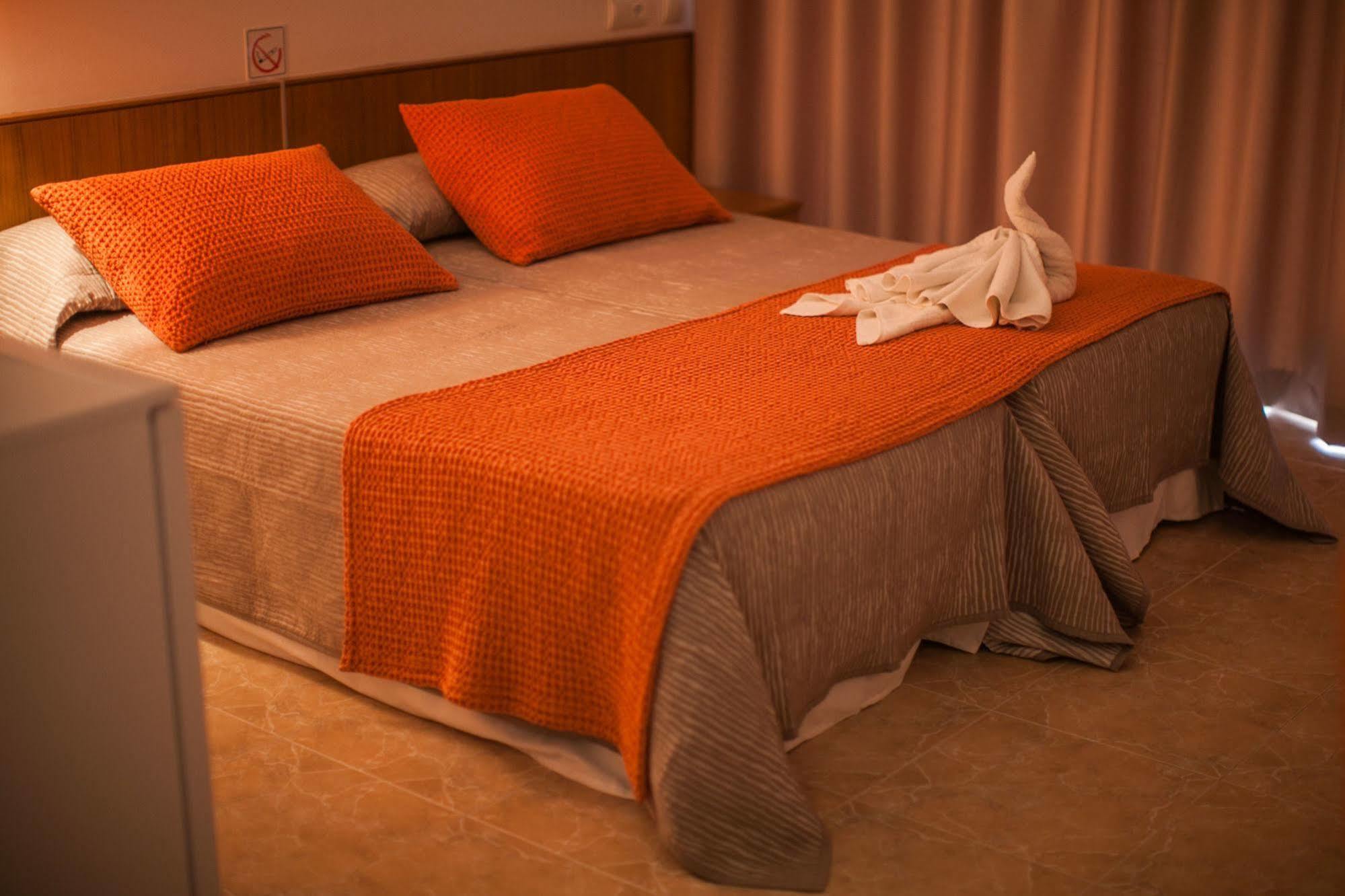 Hostal Los Pinos Es Cana Eksteriør bilde