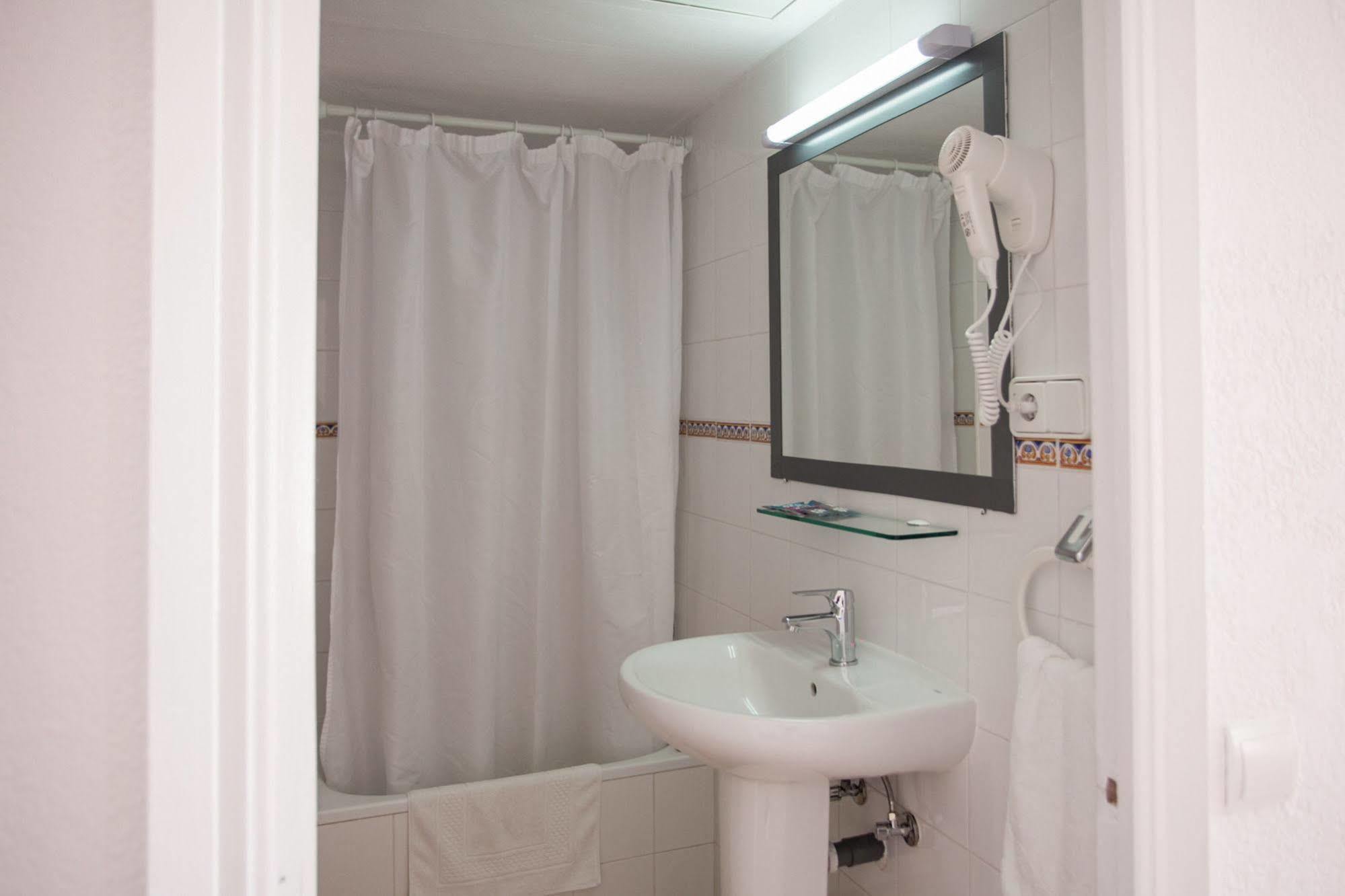 Hostal Los Pinos Es Cana Eksteriør bilde