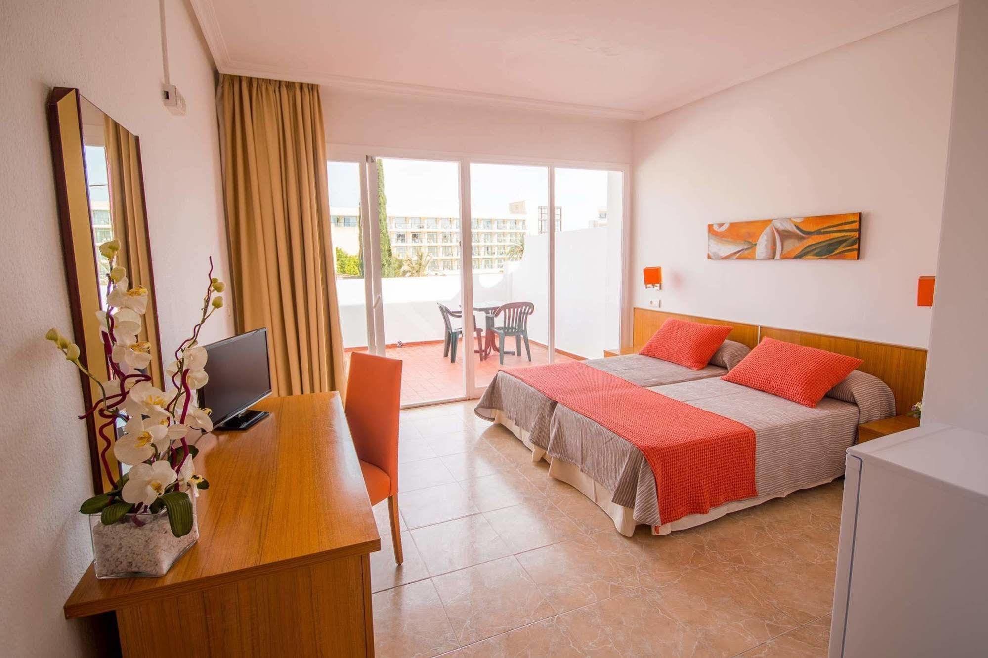 Hostal Los Pinos Es Cana Eksteriør bilde
