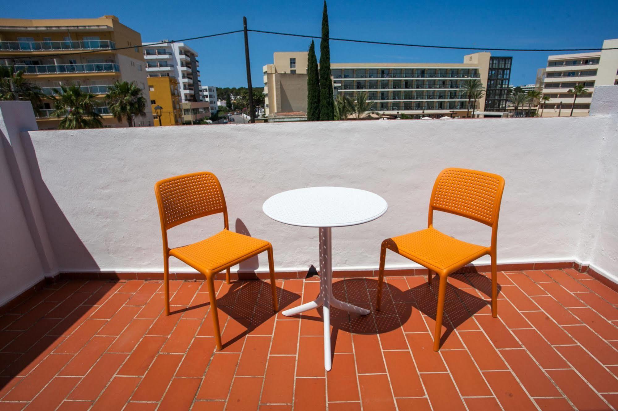 Hostal Los Pinos Es Cana Eksteriør bilde