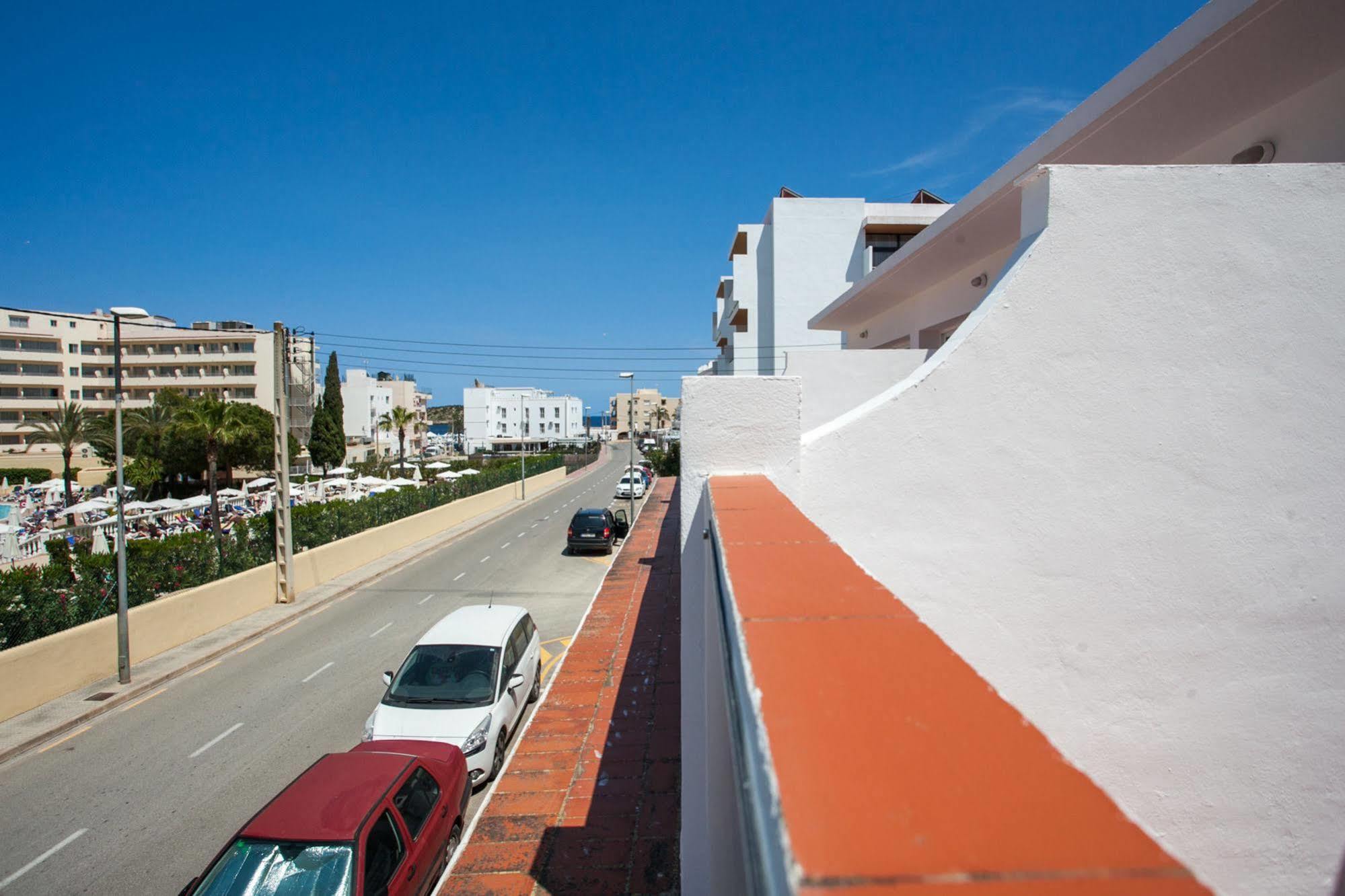 Hostal Los Pinos Es Cana Eksteriør bilde